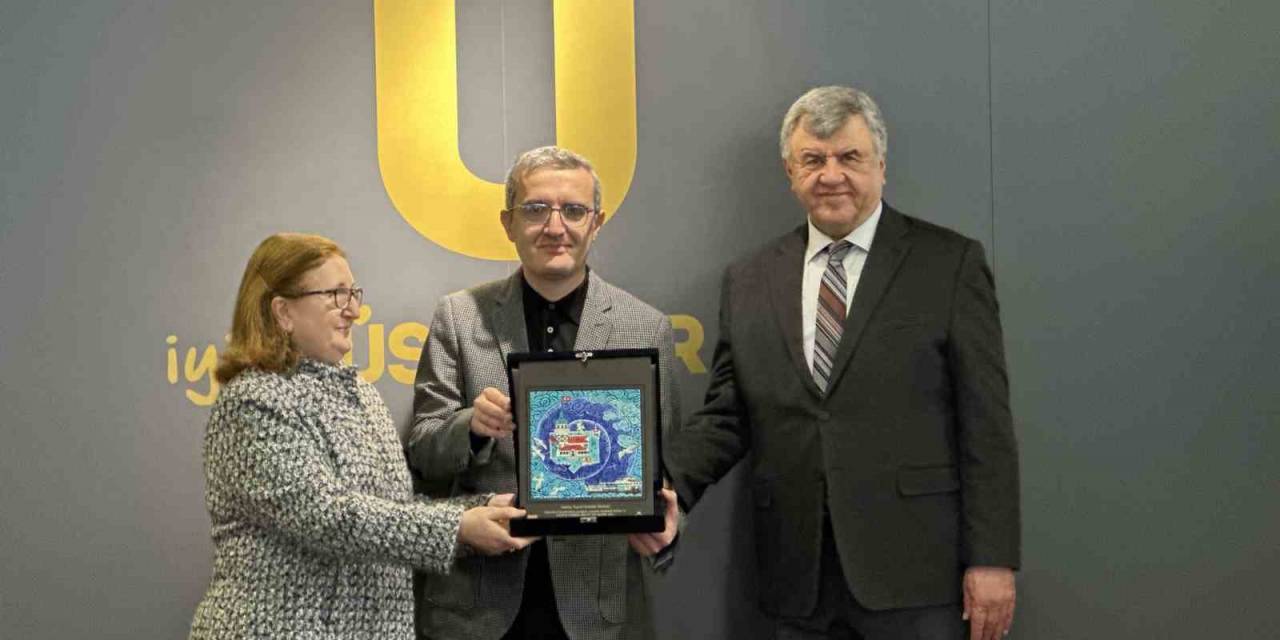 Üsküdar Belediyesi Tarafından Düzenlenen Hilye-i Saadet Sergisi Açıldı