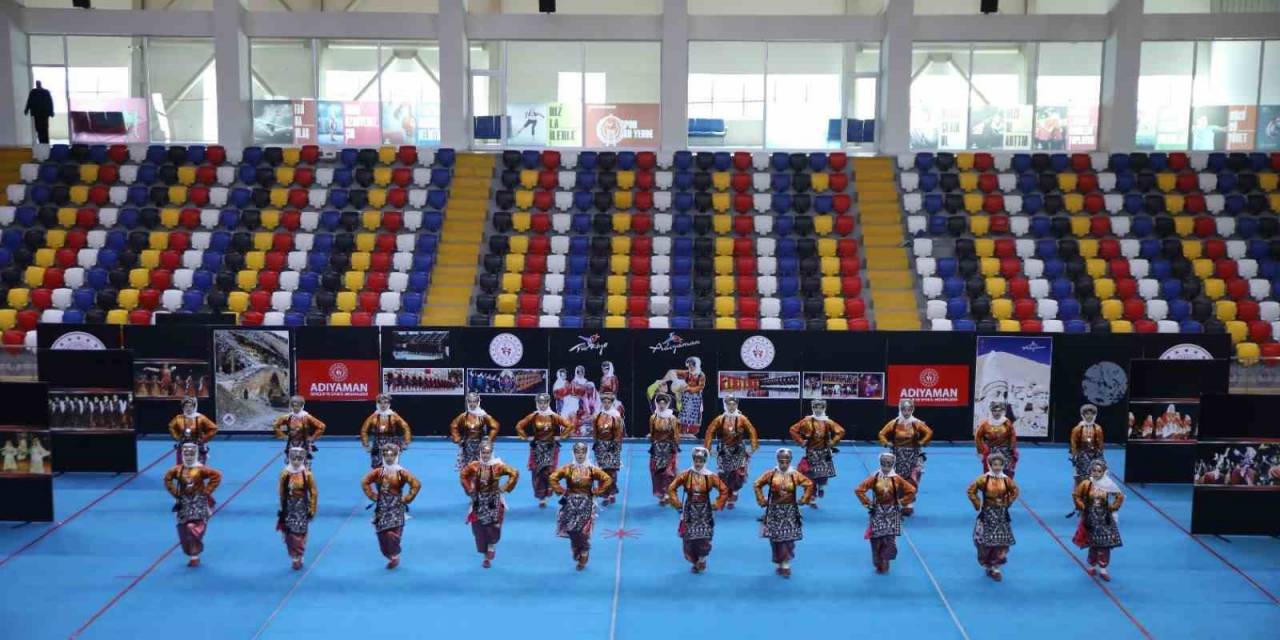 Halk Oyunları Yarışmaları Görsel Bir Şölene Dönüştü