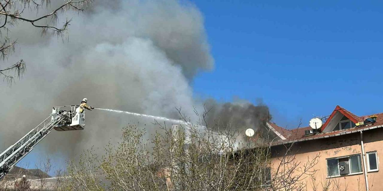 Ataşehir’de Otomotiv Servisinde Yanan Tiner, 5 Katlı Binayı Aleve Verdi