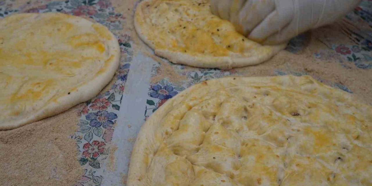 Osmanlı Mutfağının Lezzeti, İftar Sofralarının Vazgeçilmezi: Ramazan Pidesi