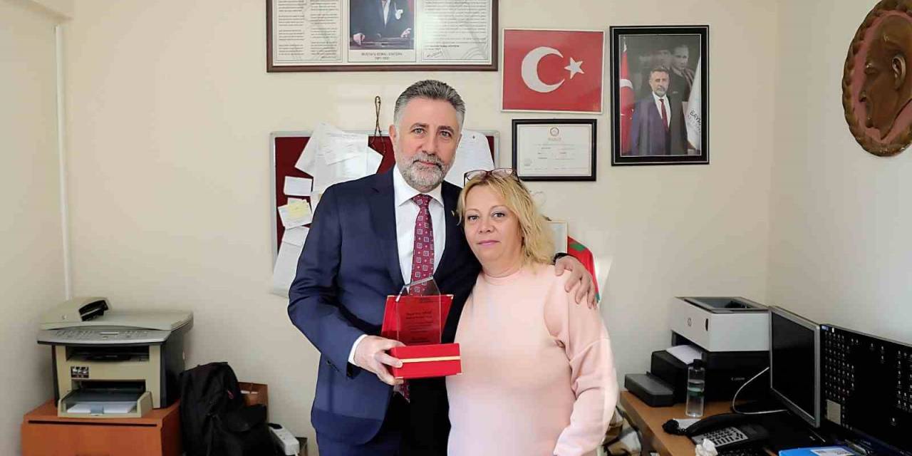 Başkan Sandal’dan 24 Muhtara Teşekkür Plaketi