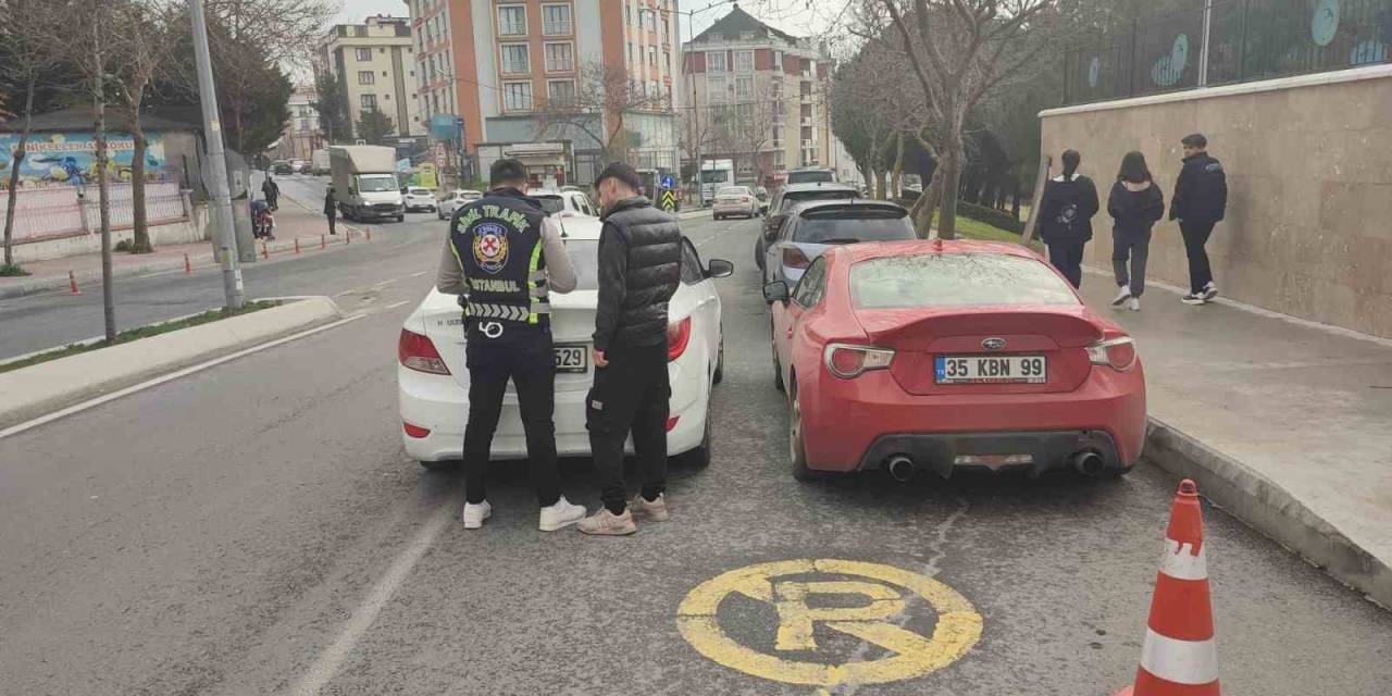 Drift Yaparak Trafiği Tehlikeye Sokan Sürücüye 40 Bin 52 Tl Para Cezası