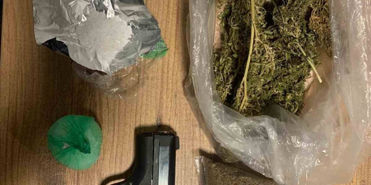 Konteynerde Ruhsatsız Tabanca Ve Uyuşturucu Ele Geçirildi