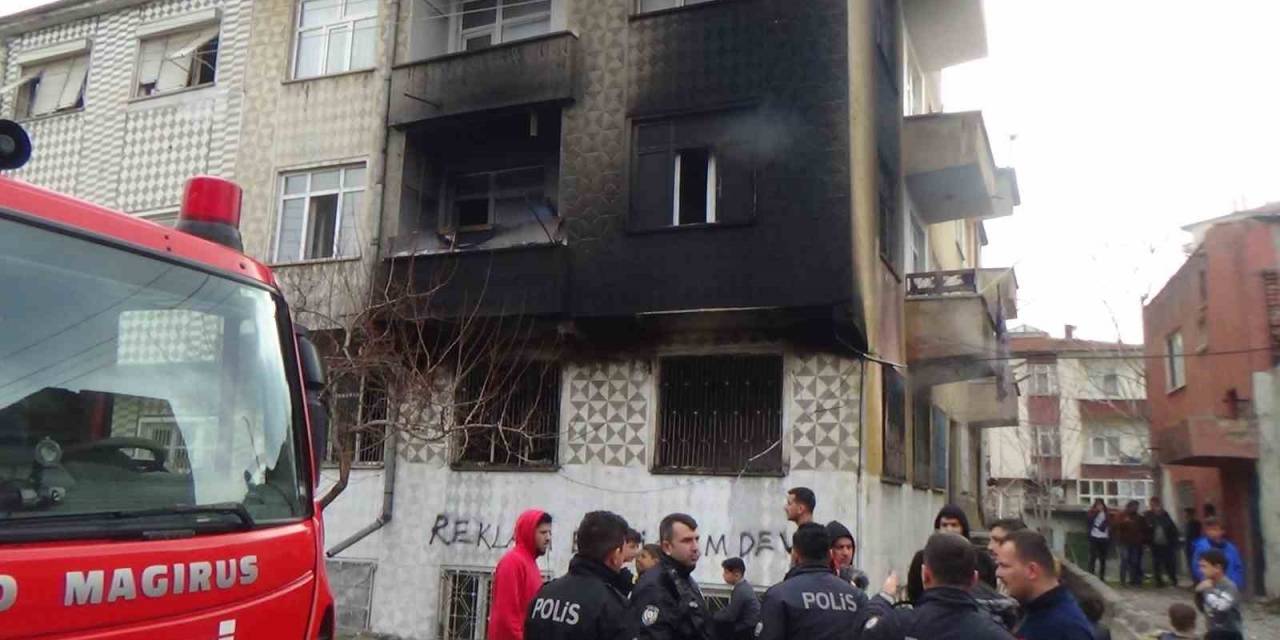 3 Katlı Binada Çıkan Yangın Korkuttu