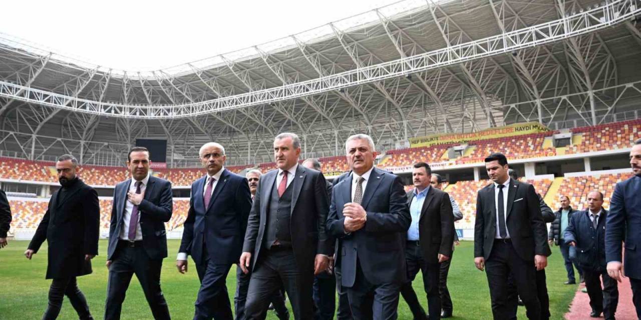 Bakan Bak: "Türkiye’nin Dört Bir Yanında Tesisler Yapıyoruz"