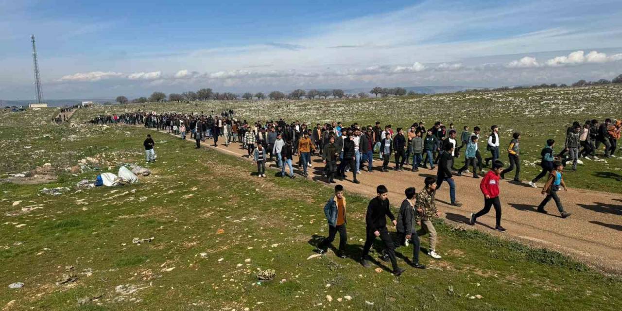 Meraların Satıldığını İddia Eden Köylülerden Protesto Yürüyüşü