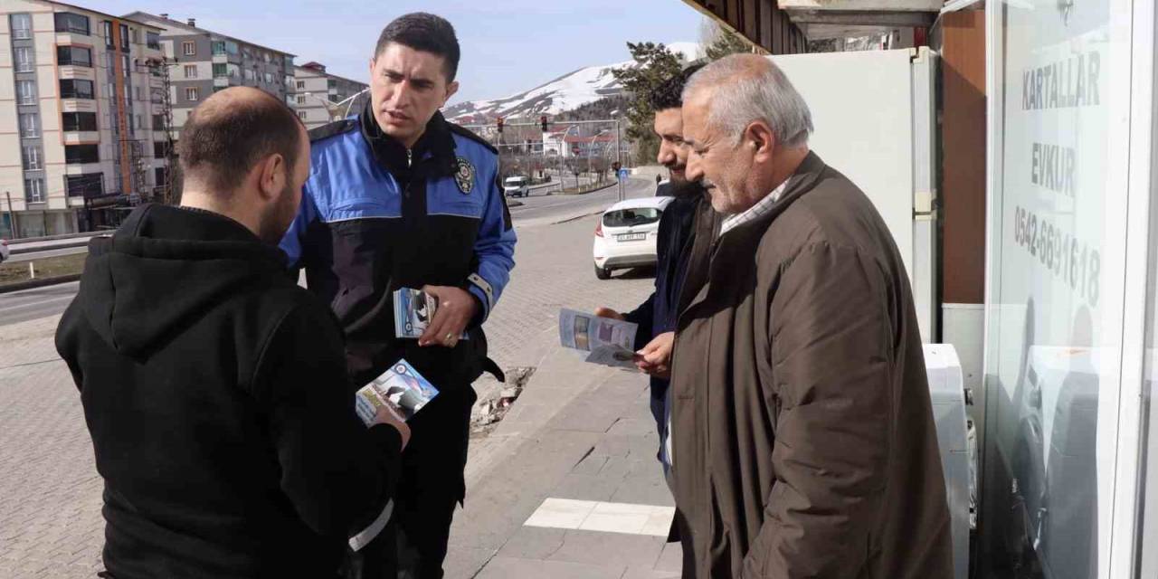 Bitlis’te Emniyet Görevlilerince Vatandaşlar Dolandırıcılık Hakkında Bilgilendirildi