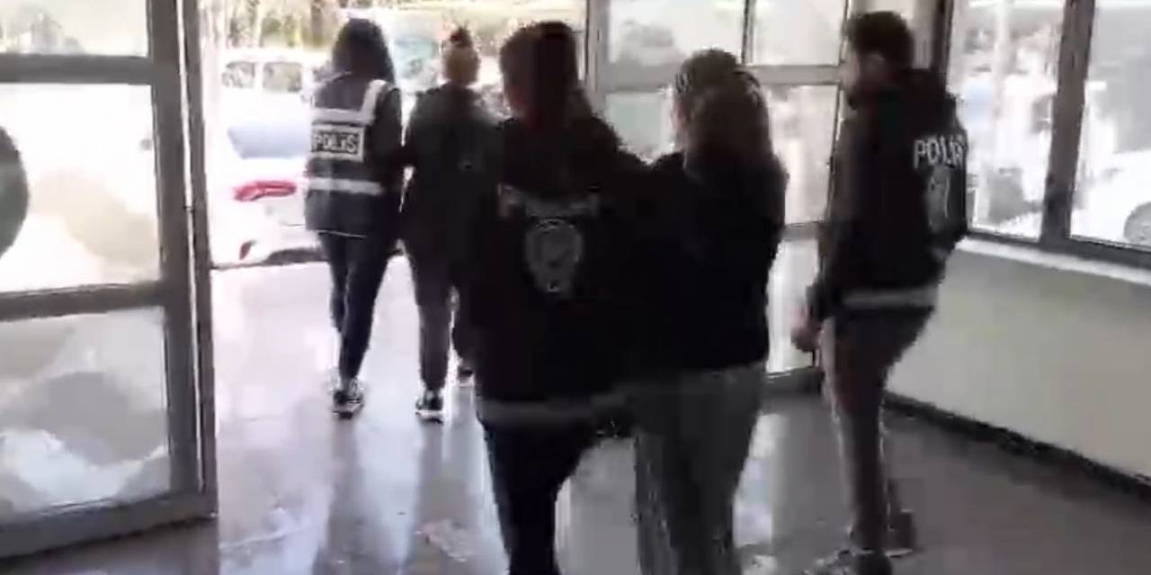 O Anlar Kameraya Yansımıştı: Kuyumcuyu Soyan Hırsızlar Yakalandı