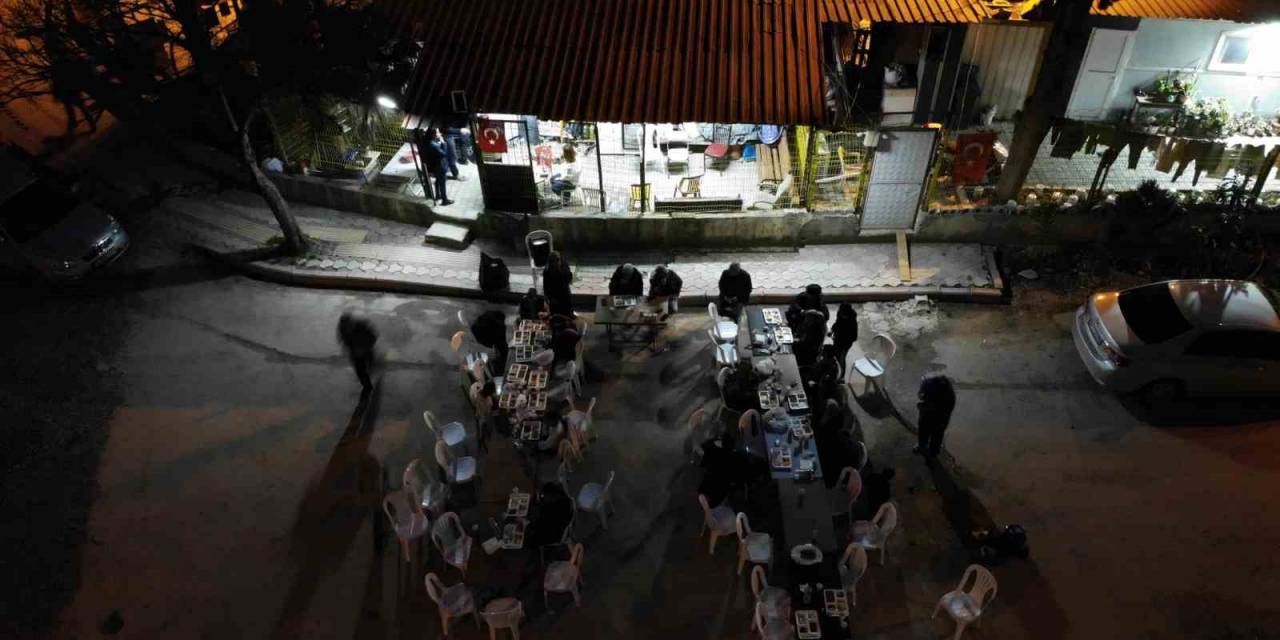 Depremin Yok Ettiği Mahallede Hüzünlü İftar