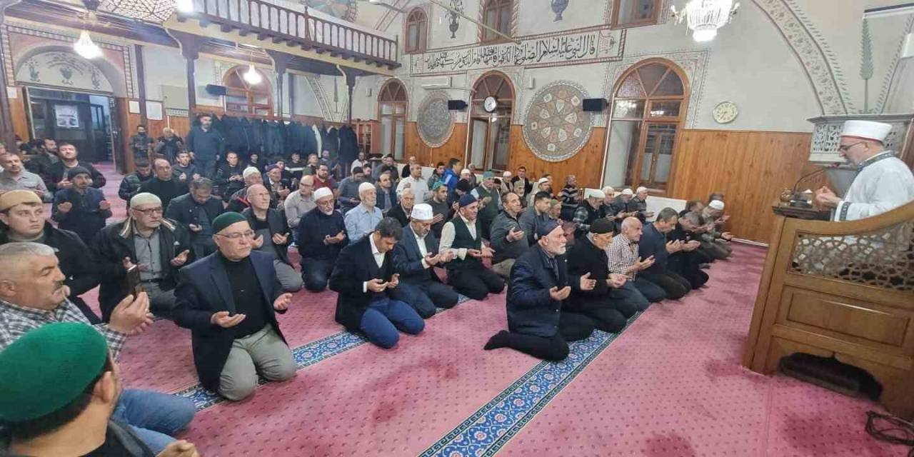 Müftü İmamoğlu, İftarını Öğrencilerle Açtı