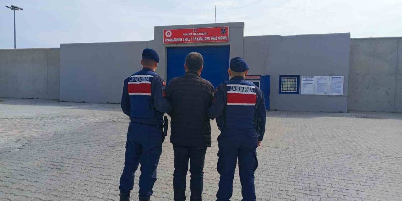 Hırsızlık Suçundan Aranan Şahsı Jandarma Yakaladı