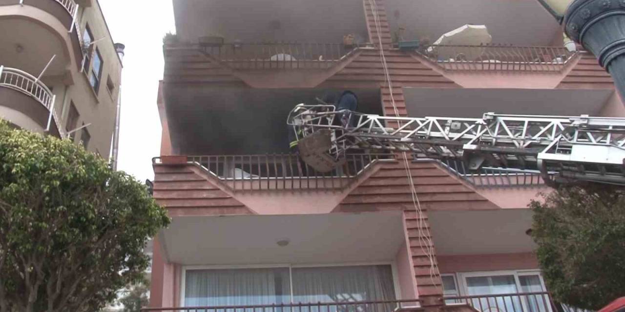 Apartman Dairesinde Çıkan Yangın Korkuttu