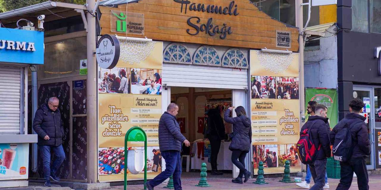 Kadınların El Emeği, 8 Yıldır Hanımeli Sokak’ta Sergileniyor
