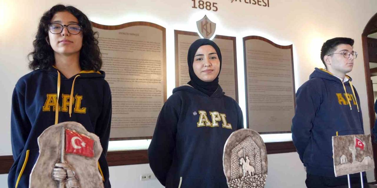 Öğrencilerini Çanakkale’ye Gönderdiği İçin 3 Yıl Mezun Veremeyen Okulda Anlamlı Sergi