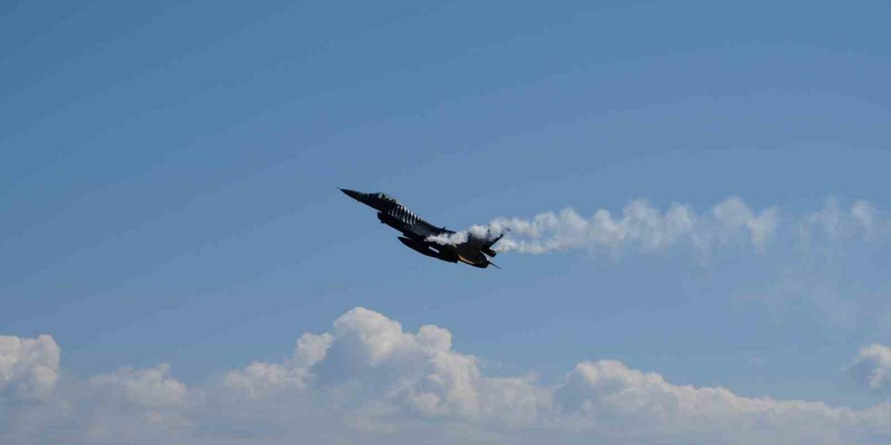 Solotürk Çanakkale Şehitlerini Selamladı