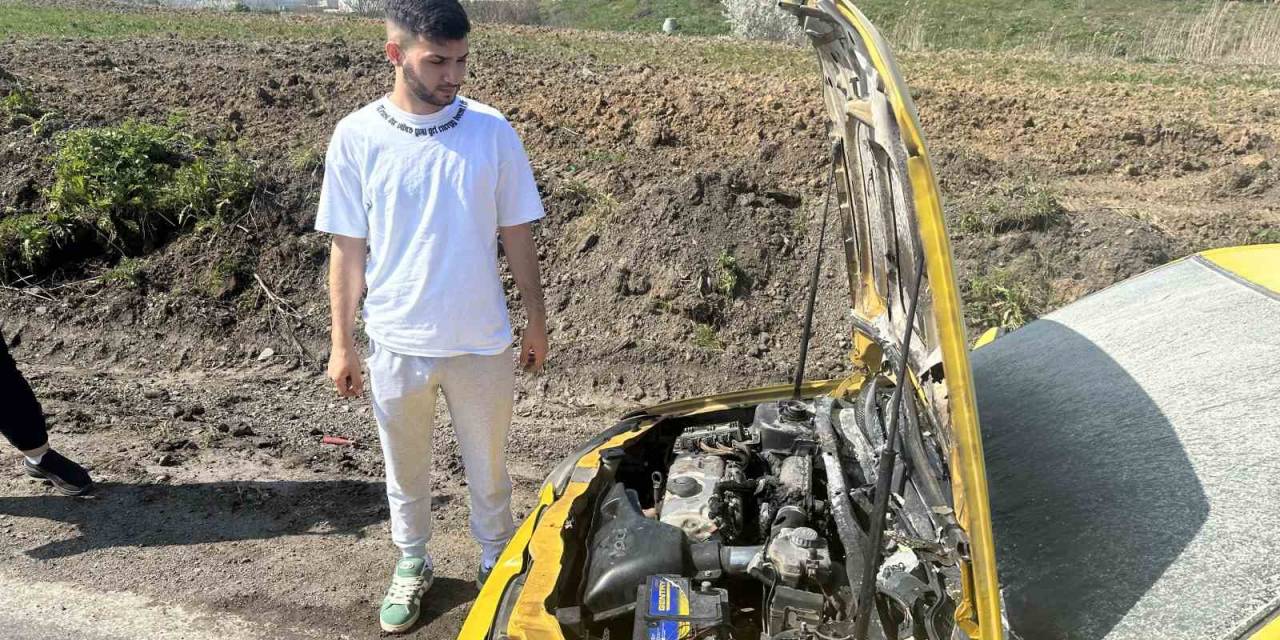 Seyir Halinde Yanan Otomobili İtfaiye Söndürdü