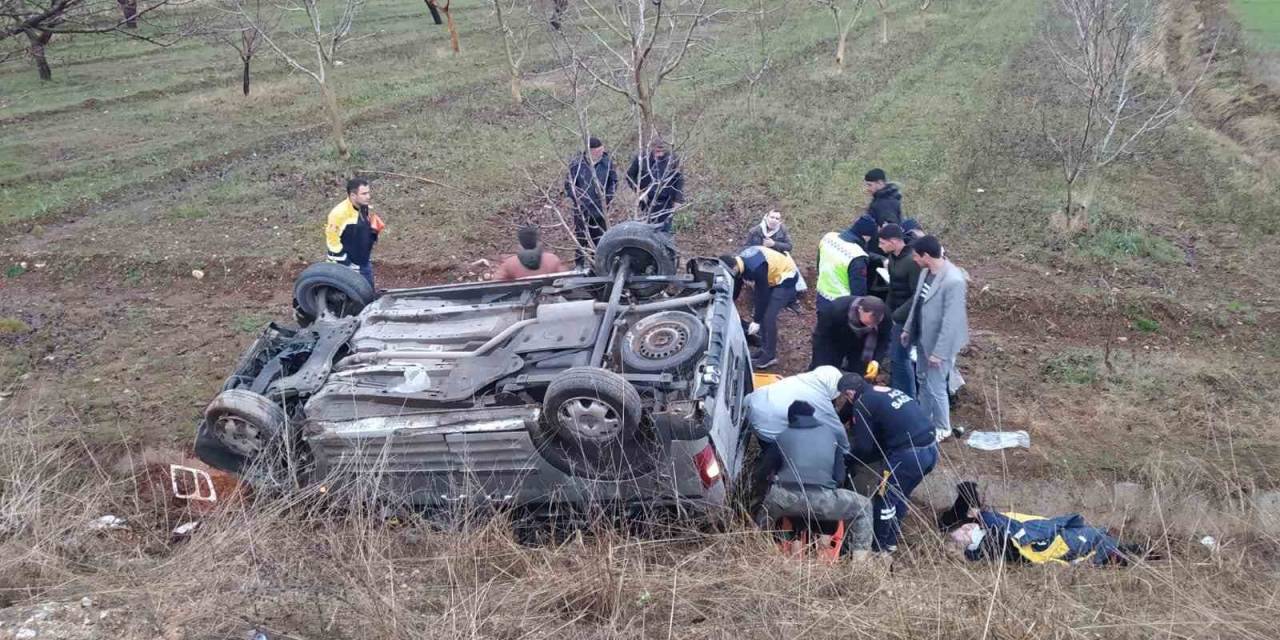 Malatya’da Tekeri Patlayan Otomobil Şarampole Uçtu: 8 Yaralı