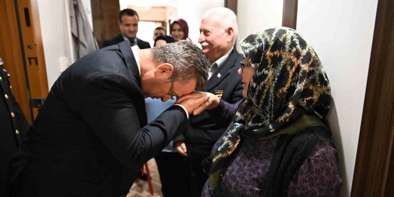 Vali Enver Ünlü Ve Eşi Sema Ünlü’den Şehit Ailesine Ziyaret