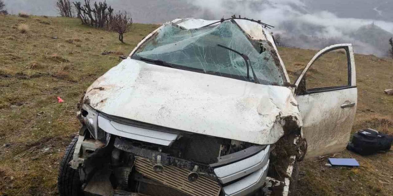 Siirt’te Araç Şarampole Yuvarlandı: 3 Yaralı