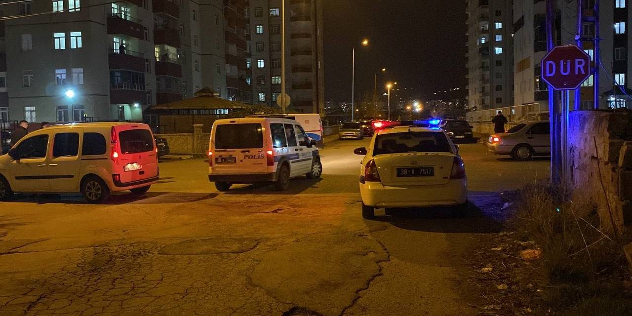 Kurusıkı Tabanca Ateş Aldı, 2 Çocuk Yaralandı