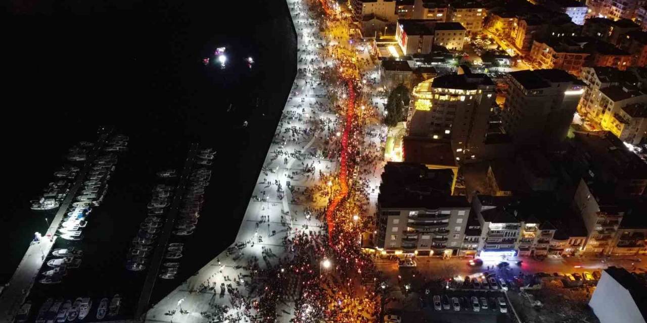 Meşaleler Çanakkale Şehitleri İçin Yandı