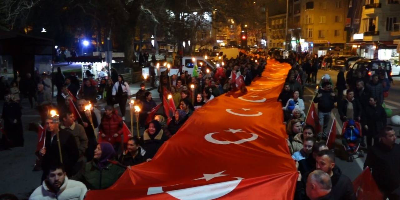 Kırklareli’nde Dev Türk Bayrağı İle Şehitlere Saygı Yürüyüşü