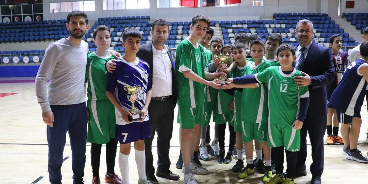 Hakkari’de Futsal Müsabakaları Sona Erdi