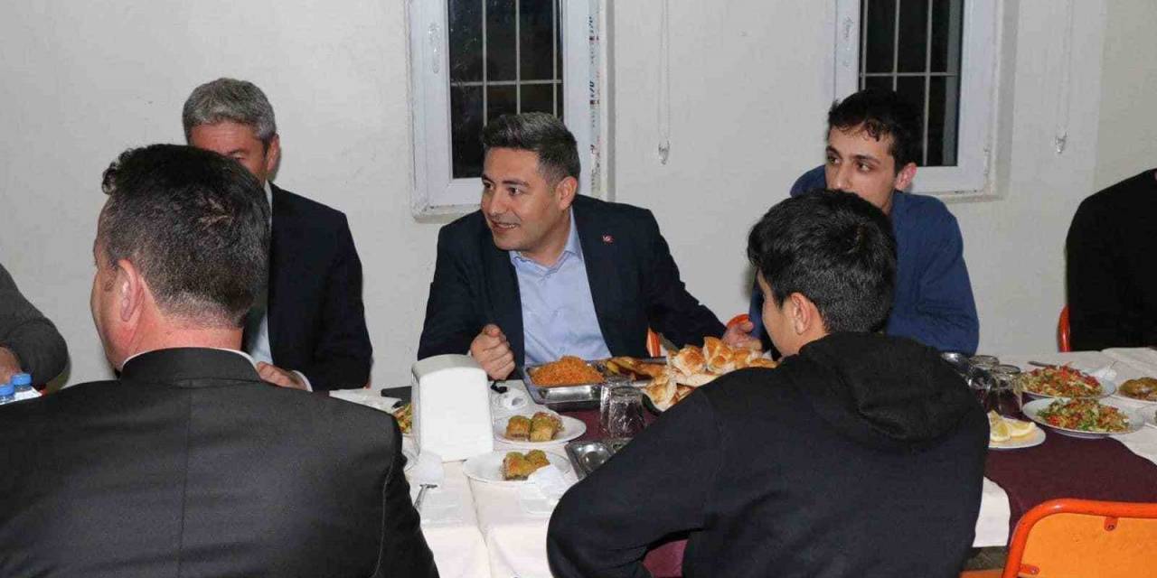 Kaymakam Özçelik, Öğrencilerle Birlikte İftar Yaptı