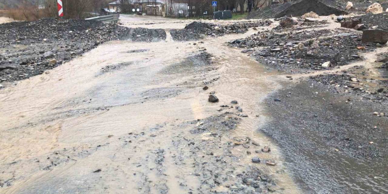 Hakkari’de Çığdan Sonra Sel Meydana Geldi