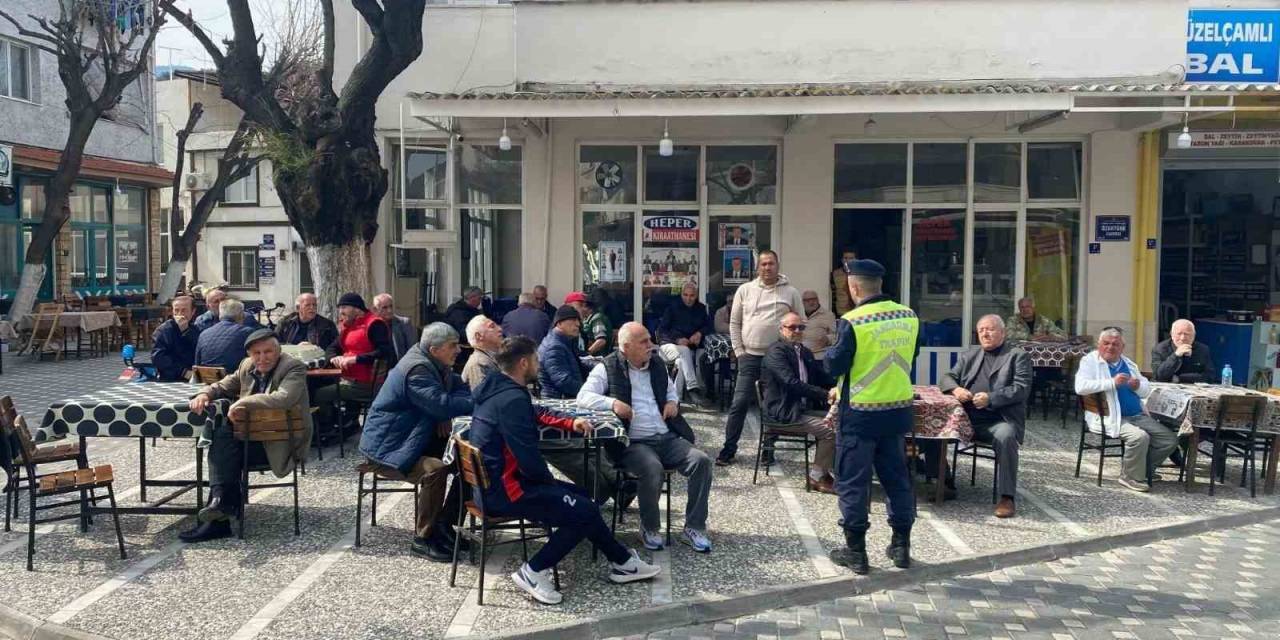 Kuşadası’nda Vatandaşlar Trafik Kurallarına Karşı Bilgilendirildi