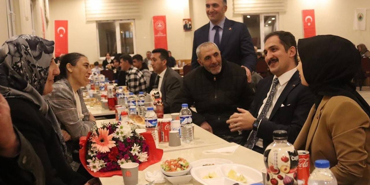 Çıldır Kaymakamlığı Şehit Aileleri Ve Gaziler İçin İftar Yemeği Verdi