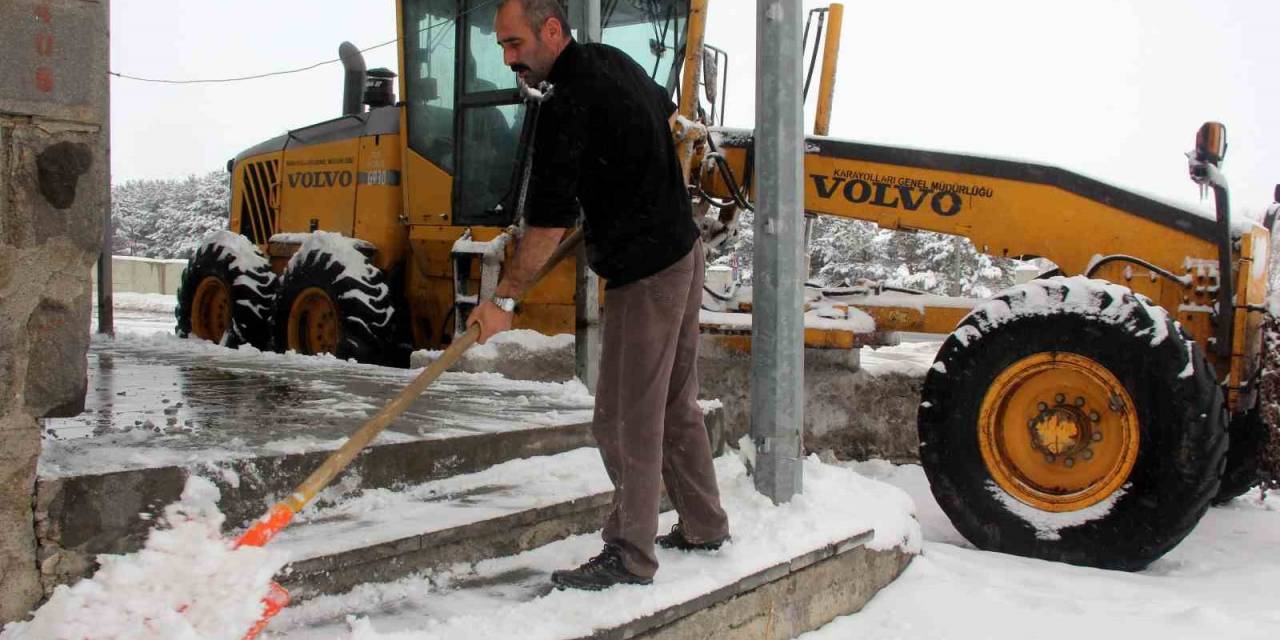 Erzincan’ın Yüksek Kesimlerinde Kar Yağışı Etkili Oldu