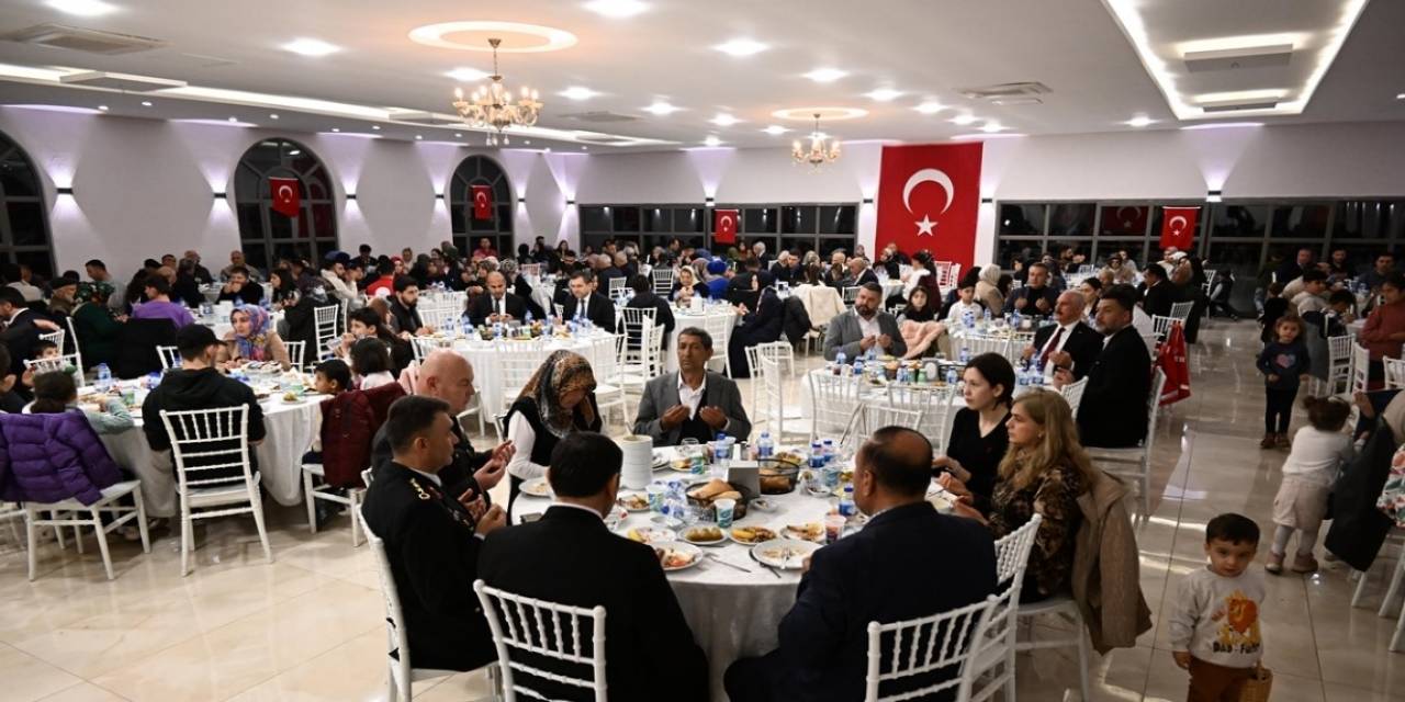 Osmaniye’de Şehit Aileleri Ve Gazilere İftar Yemeği