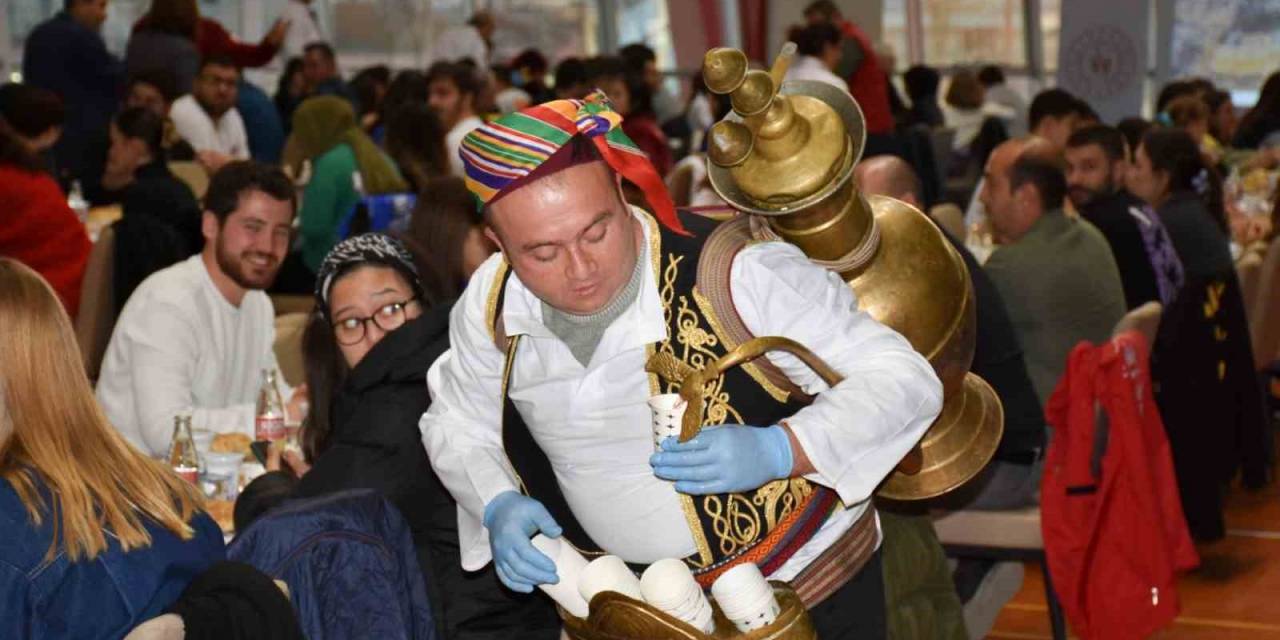 Gençlik Merkezinde Genç Sporculara İftar