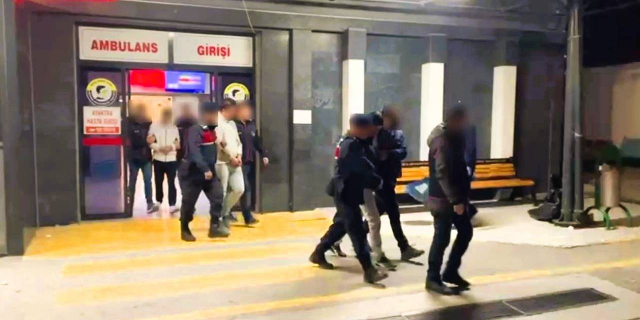 Cezaevine Girmekle Korkuttukları Yaşlı Kadını 900 Bin Lira Dolandırdılar