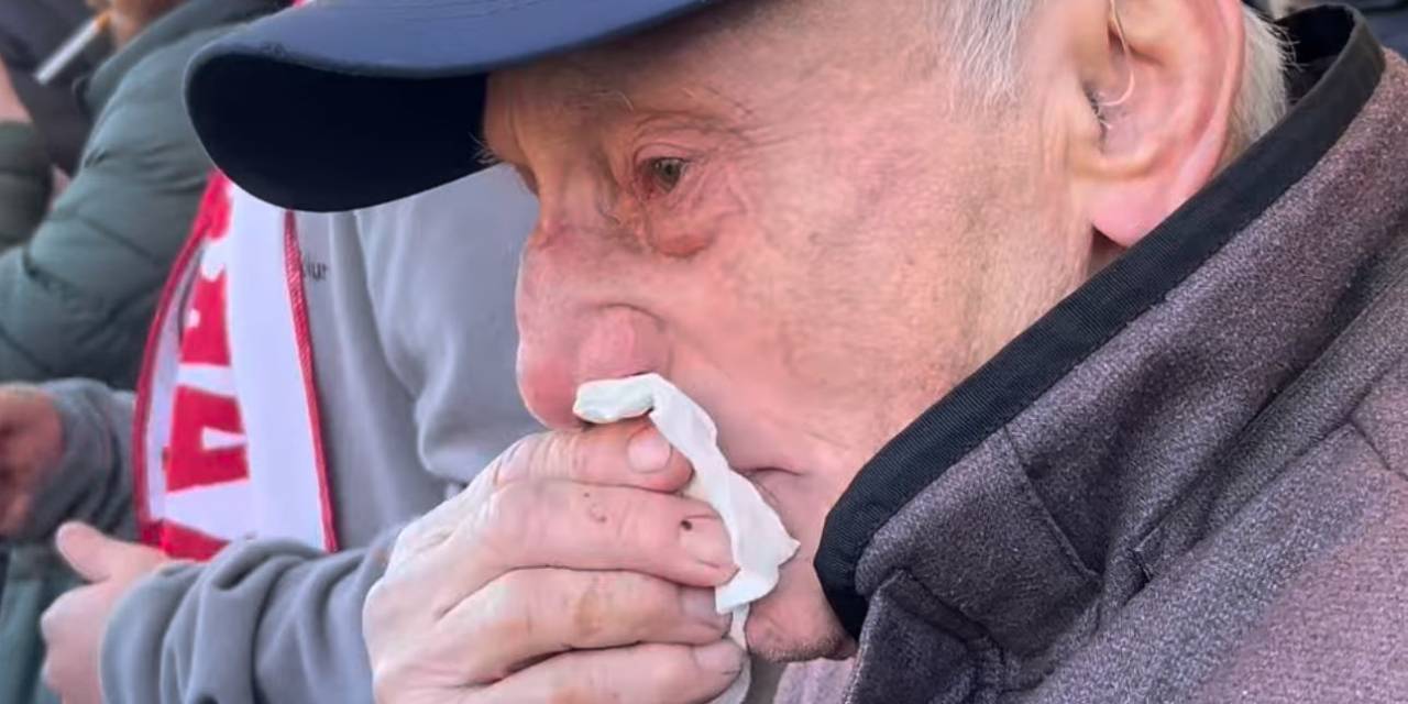 Takımının Galibiyetini Gözyaşları İçerisinde Kutlayan Bilal Dede İzleyenleri Duygulandırdı