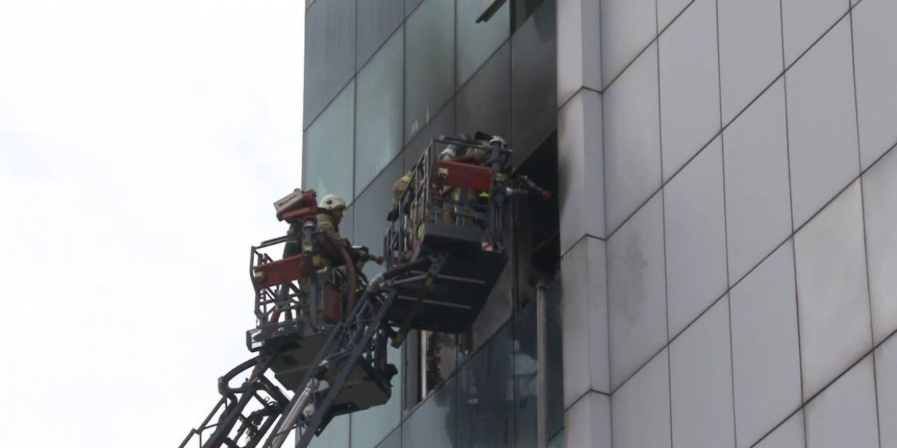 Zeytinburnu’nda İş Merkezinde Yangın Çıktı: Hamsterını Almadan Dışarı Çıkmadı