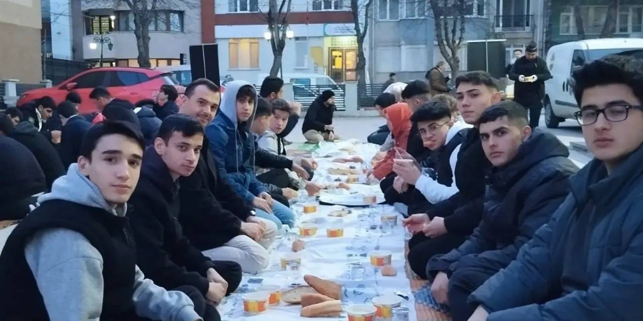 Çanakkale İftarı’nda Öğrenciler Buluştu