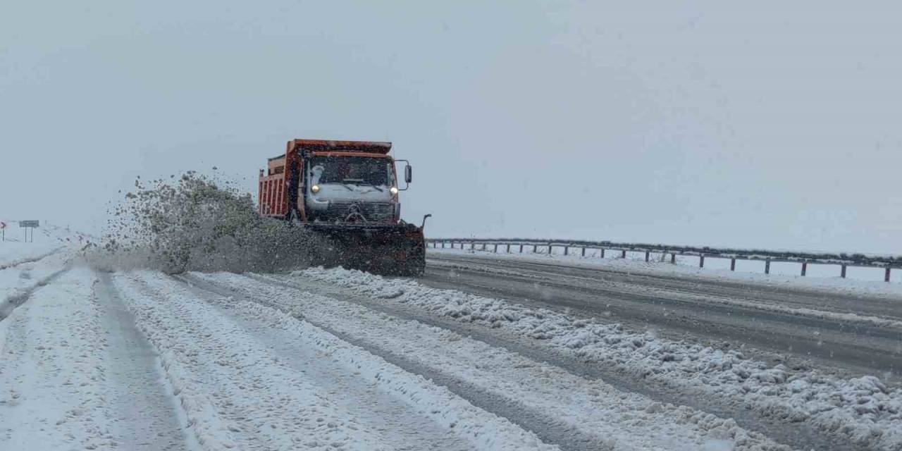 Van’da  11 Yerleşim Yerinin Yolu Ulaşıma Kapandı