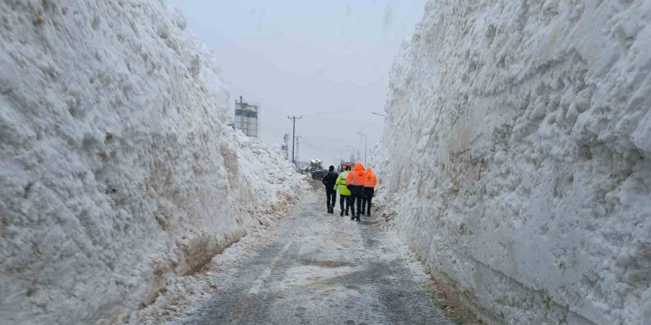 Hakkari-çukurca Kara Yolu Ulaşıma Açıldı