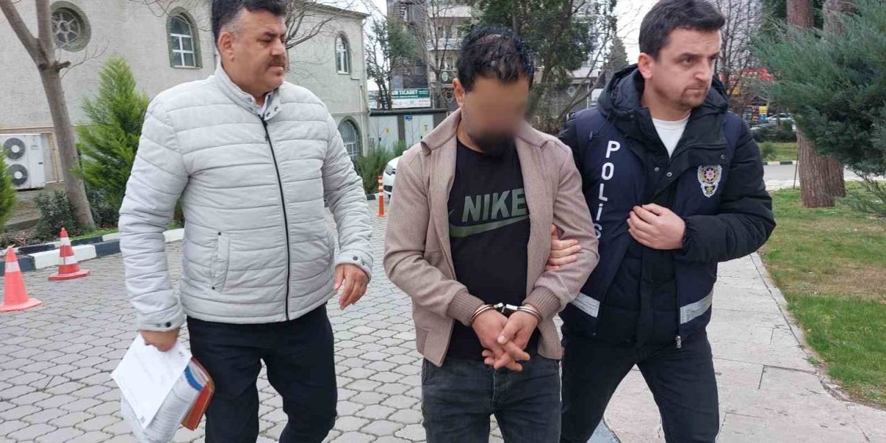 Kapısını Kırdığı Evden 3 Gün Boyunca Valizlerle Eşya Çalıp Taşıdı