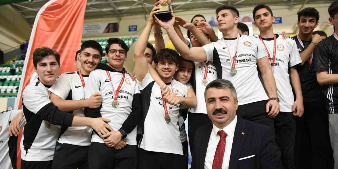 Okul Sporları İlçe Şenliklerinde Görkemli Final