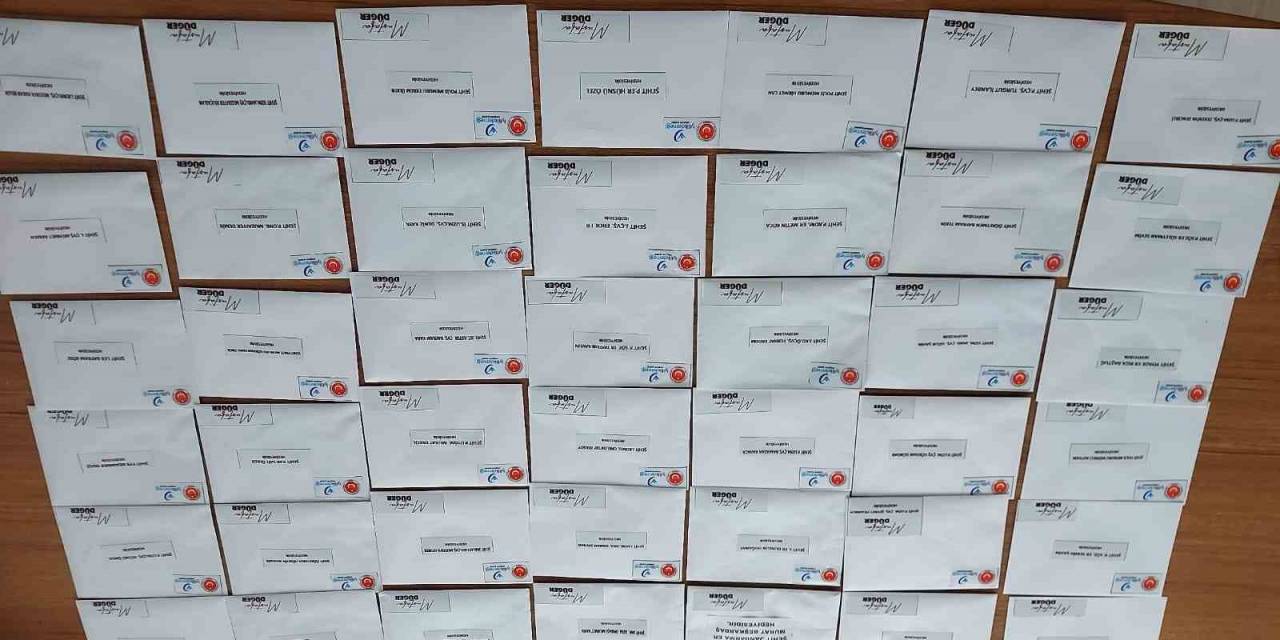 Şehitlerin İsimlerinin Yazılı Notla Yetimlere Gıda Çeki Dağıtıldı