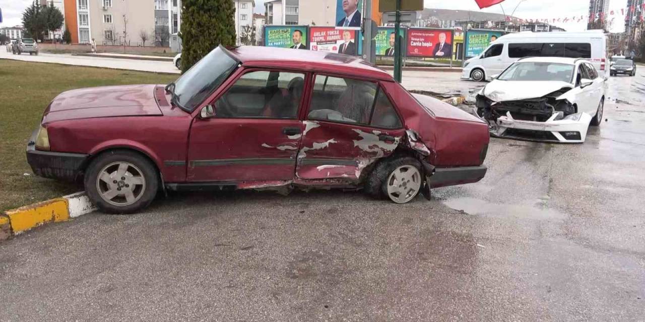 Elazığ’da Trafik Kazası: 4 Yaralı