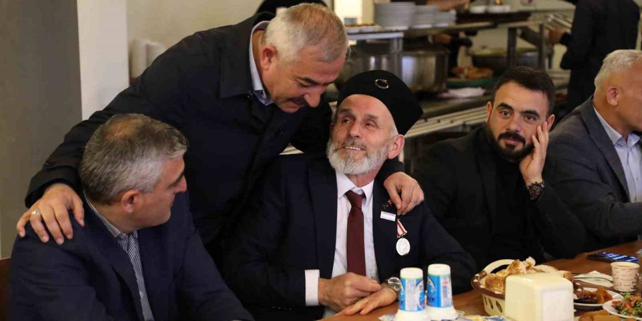 Alaca’da Şehit Aileleri Ve Gaziler Onuruna Yemek Verildi