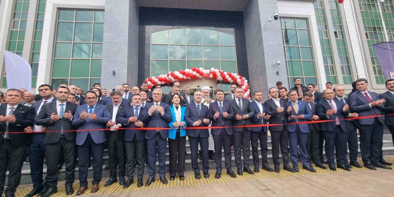 Adalet Bakanı Tunç: “Ülkemiz Yenilikçi Bir Anayasayı Sonuna Kadar Hak Ediyor”