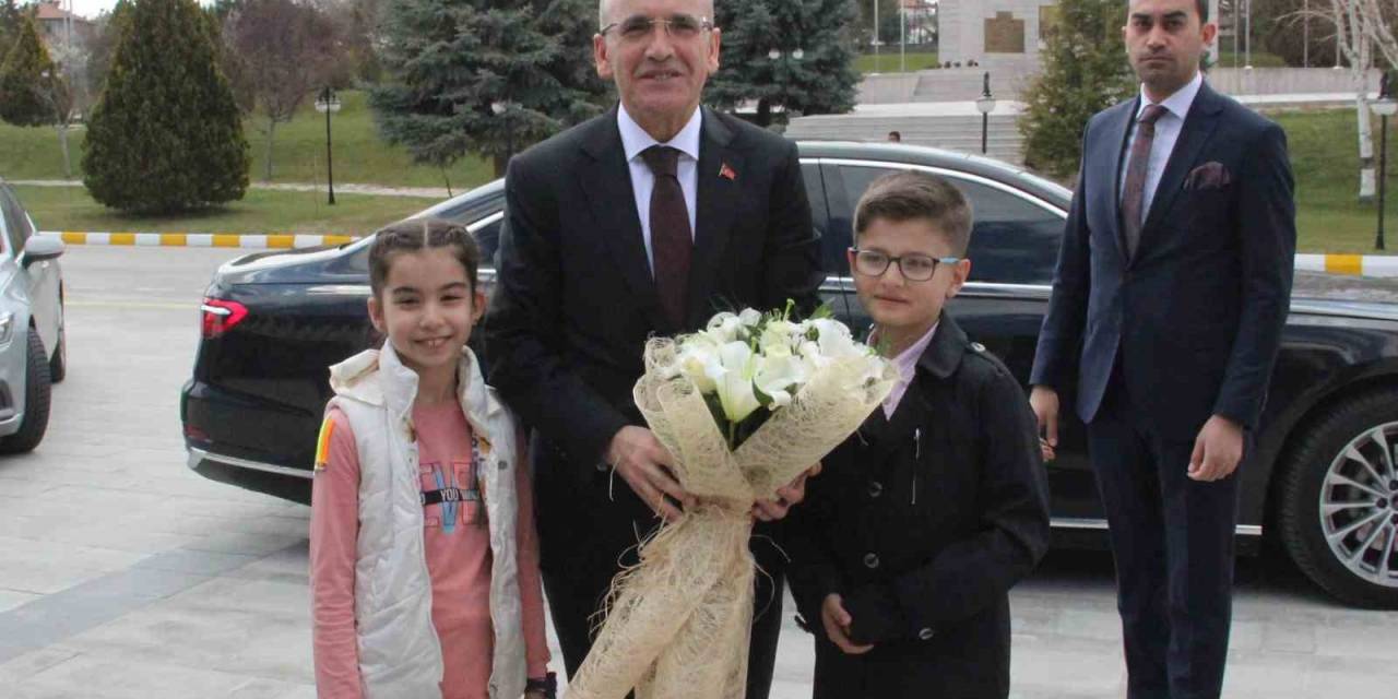 Bakan Şimşek Karaman’da "iş Dünyası Toplantısı"na Katıldı