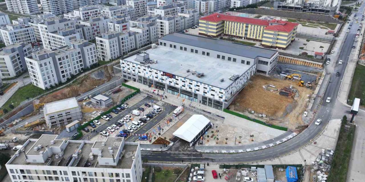 Başakşehir’in Dördüncü Kapalı Pazarı Hizmete Açıldı