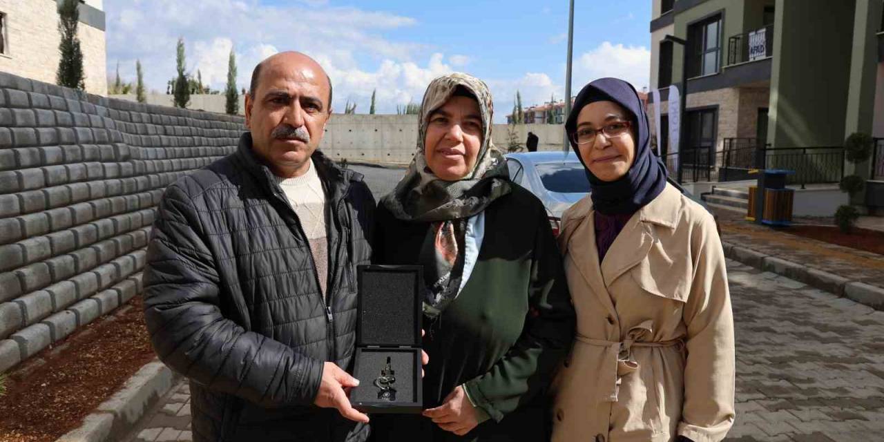 Depremzede Vatandaşların Kalıcı Konut Sevinci