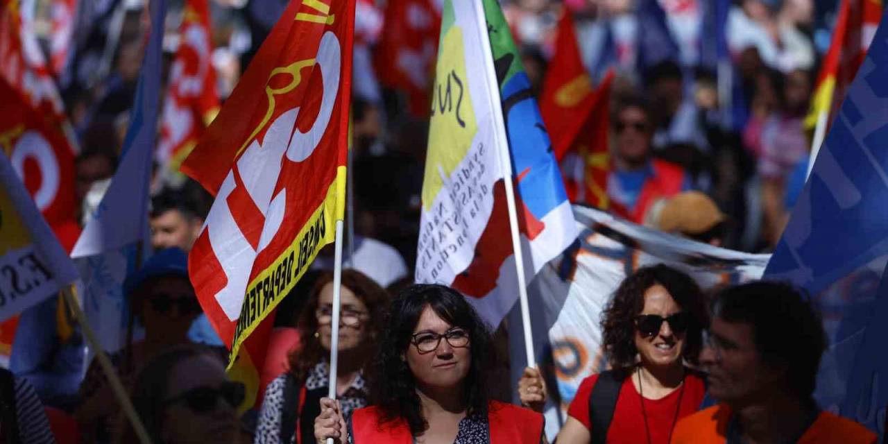 Fransa’da Kamu Çalışanları Zam Talebiyle Greve Gitti